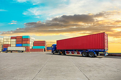 貨運卡車 現代經濟的大動脈